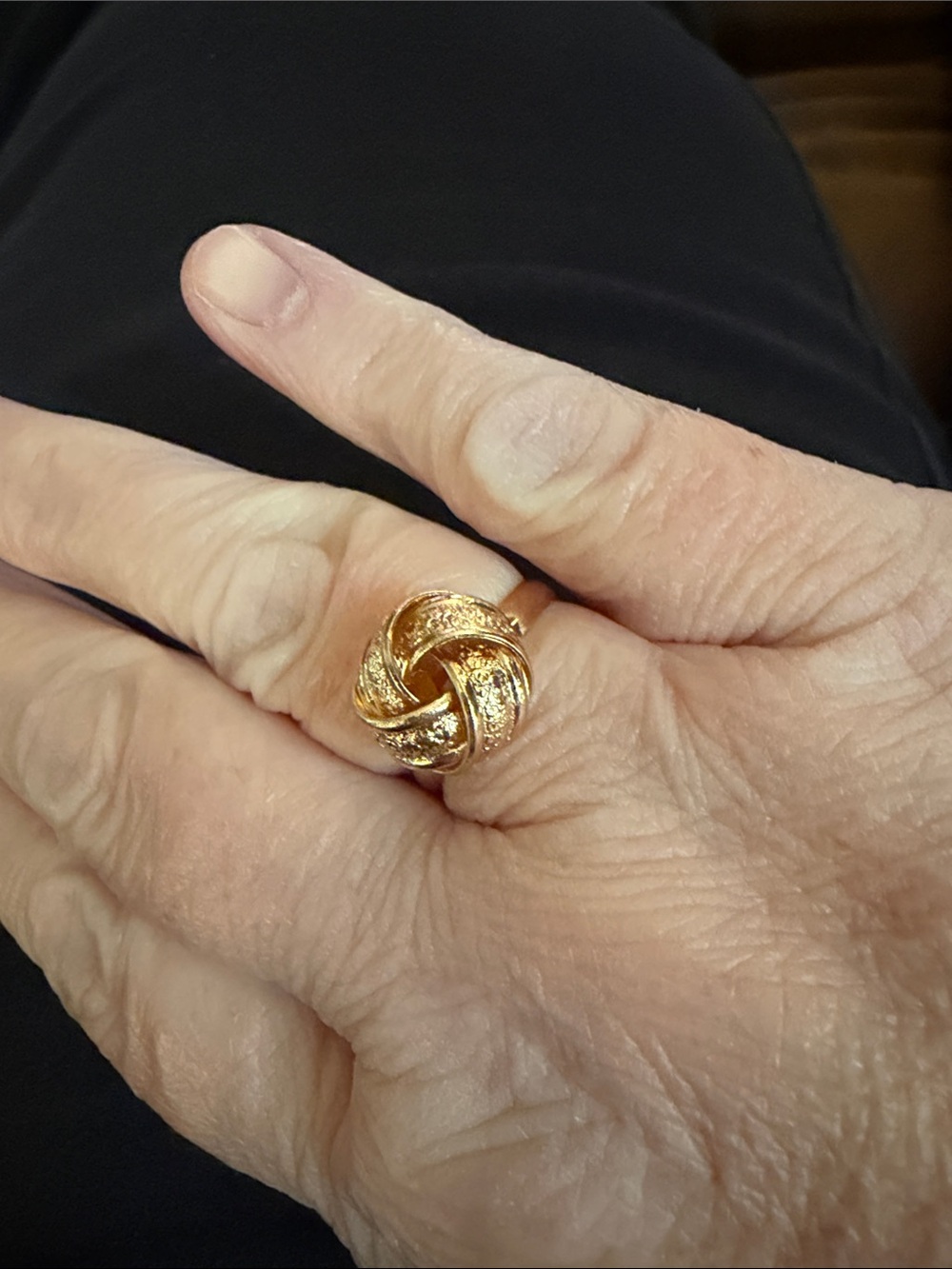 Beautiful Knot Ring